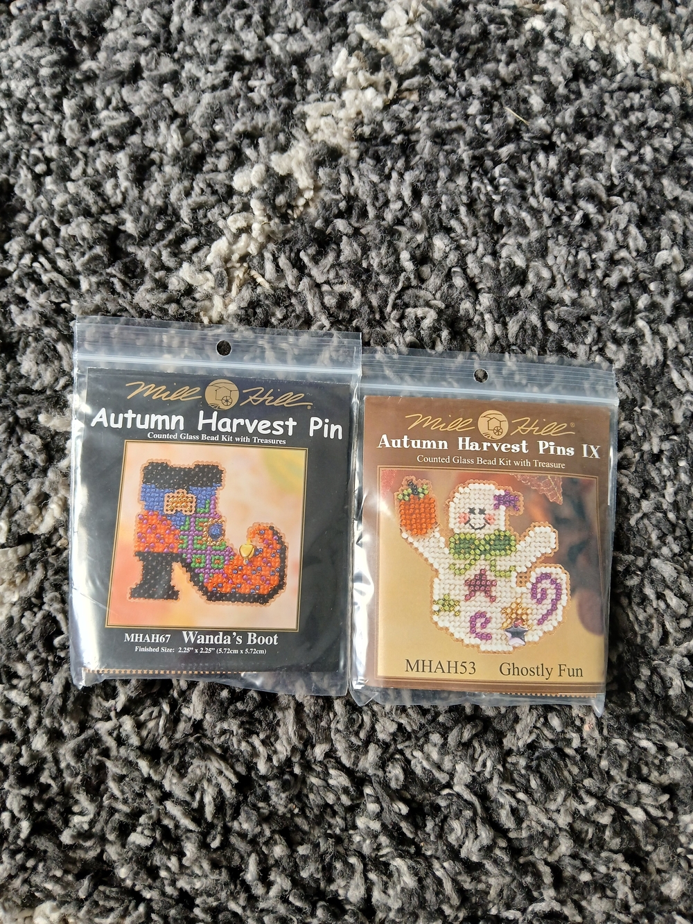 Mill Hill Autumn Harvest Bead Kits - Wanda's Boot & Ghostly Fun (Gray)